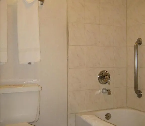 Queen Room Mobility accessible